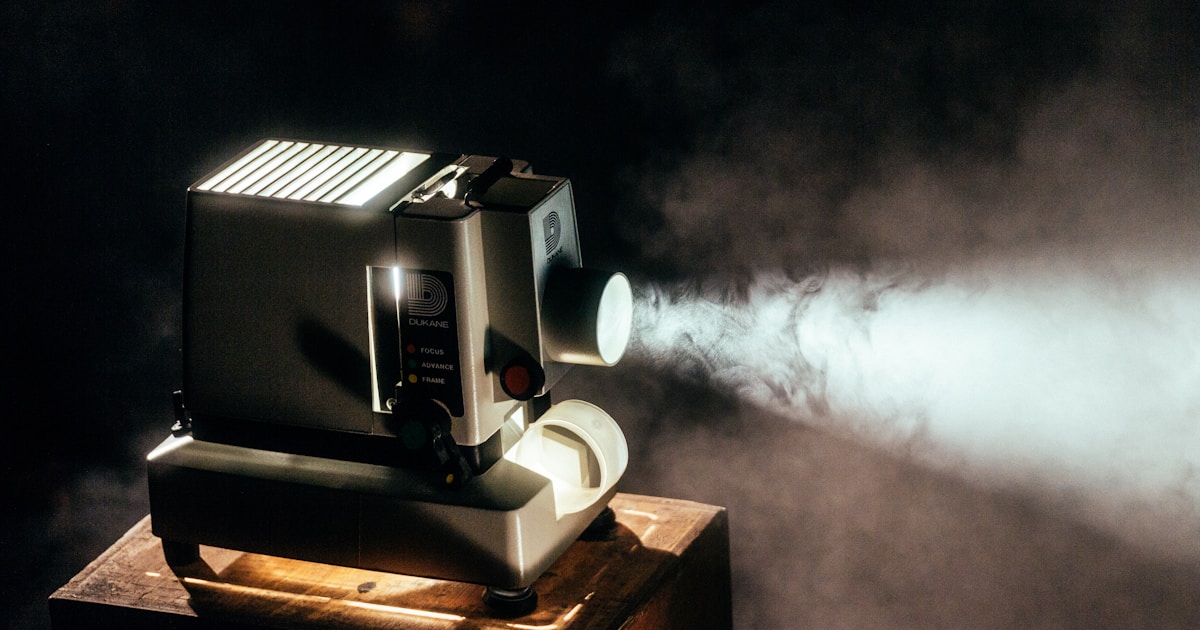 إعداد برنامج تلفزيوني: 8 خطوات من الفكرة إلى البث للمعدين